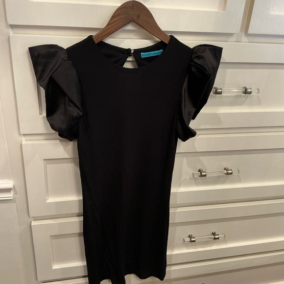 Alice + Olivia Black Dress with Ruffle Sleeves - Picture 4 of 8